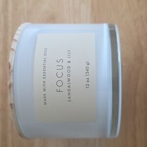 Threshold Brand 3 Wick Candle FOCUS Sandalwood & Lily  12oz